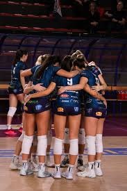 迈阿密马林鱼队总经理伍佩琴因与老板意见不合，于 2023 年底离职