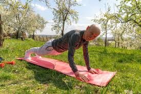 女球迷采访：爱C罗、爱皇马还超爱干饭，她是